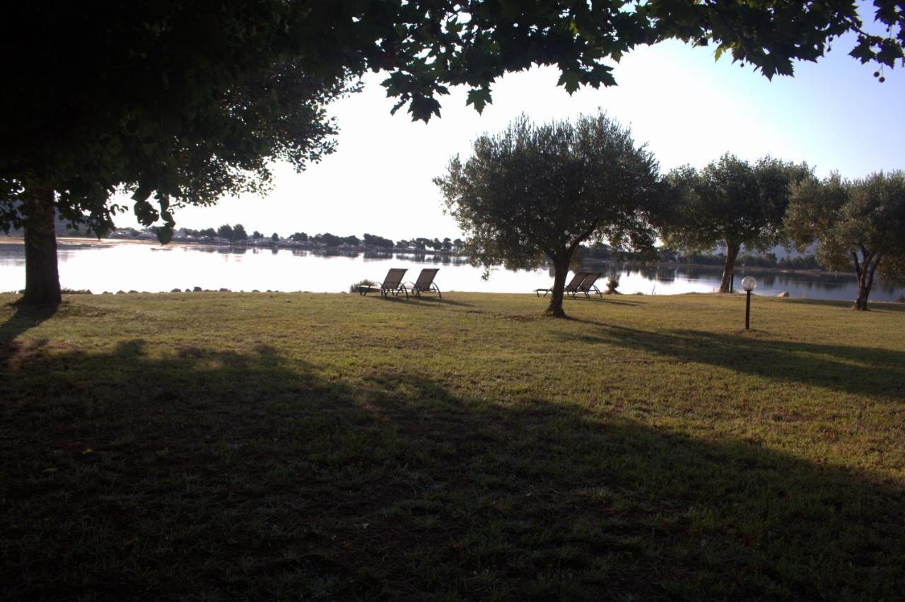 Livari Vourvourou